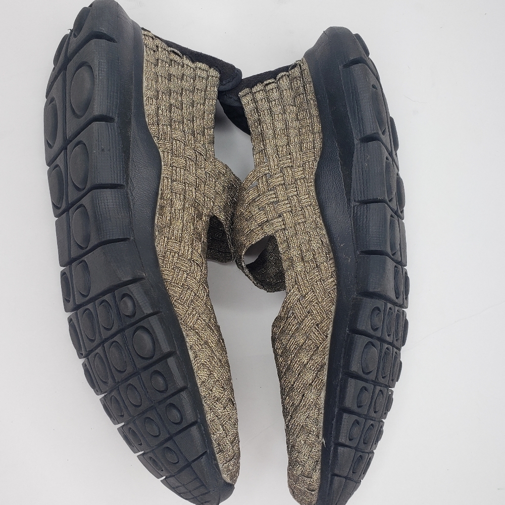 Gold metallic signature comfortable Mary Jane Flat Woven basket look shoes - Picture 2 of 9